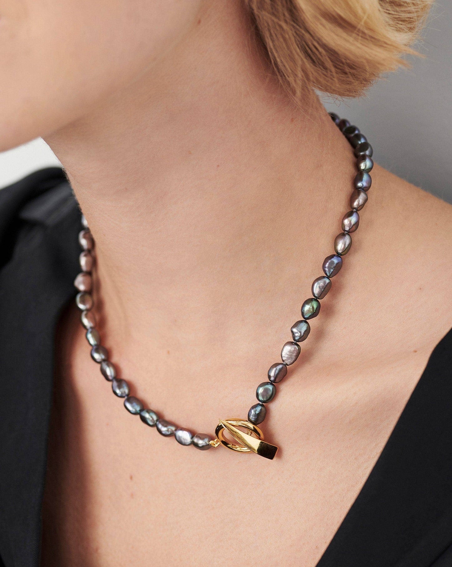 Baroque Pearl Claw T-Bar Necklace | 18ct Gold Vermeil/Peacock Pearl