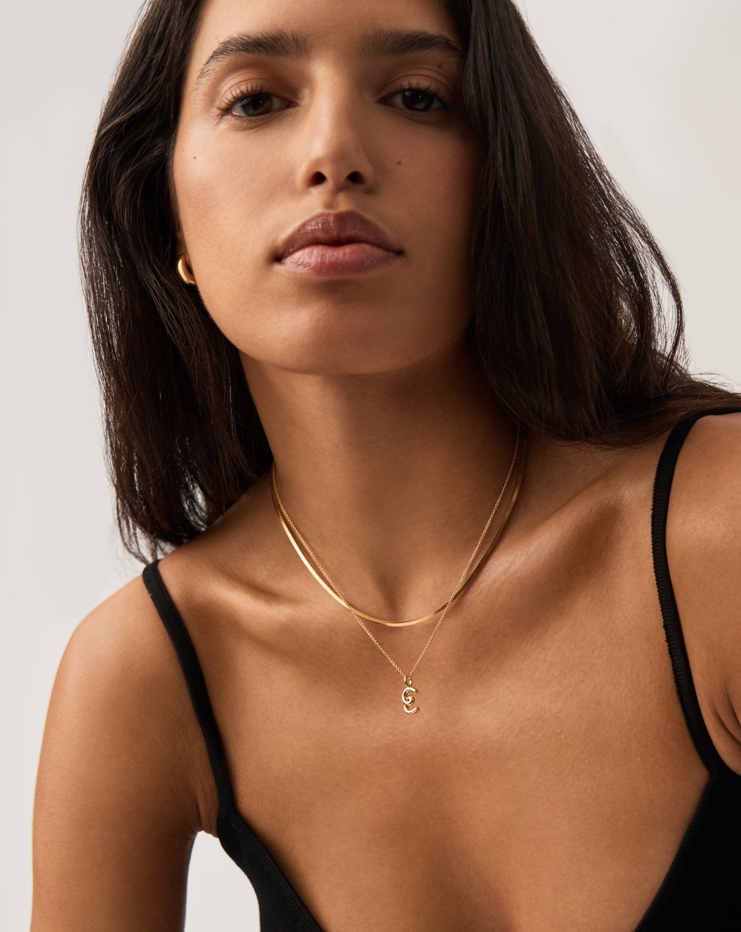 Curly Molten Mini Initial Necklace - E | 18ct Gold Vermeil