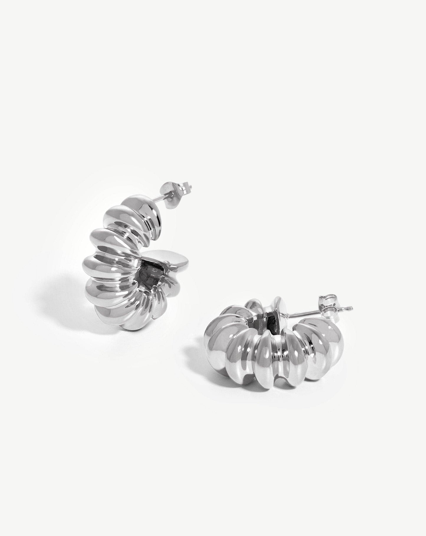 Medium Ridge Claw Hoop Earrings