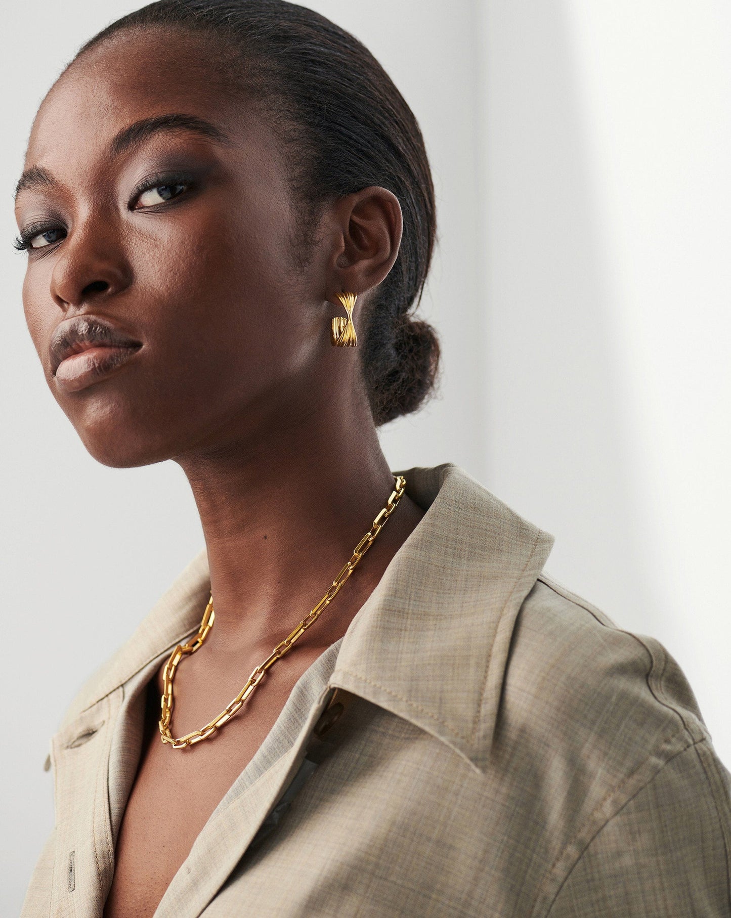 Medium Wave Hoop Earrings