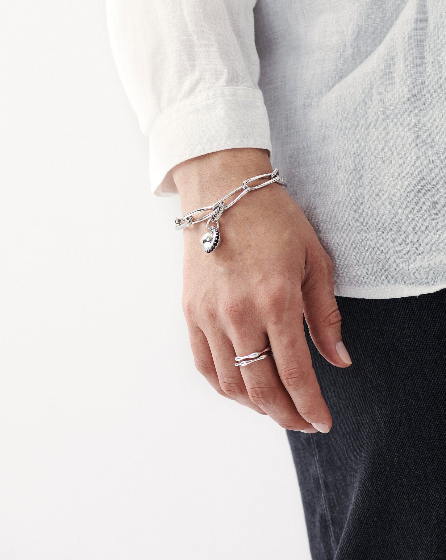 Pave Sphere Twisted Link Chain Bracelet | Silver Plated/Black Spinel