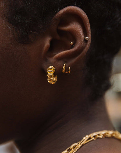 Small Ridge Claw Hoop Earrings